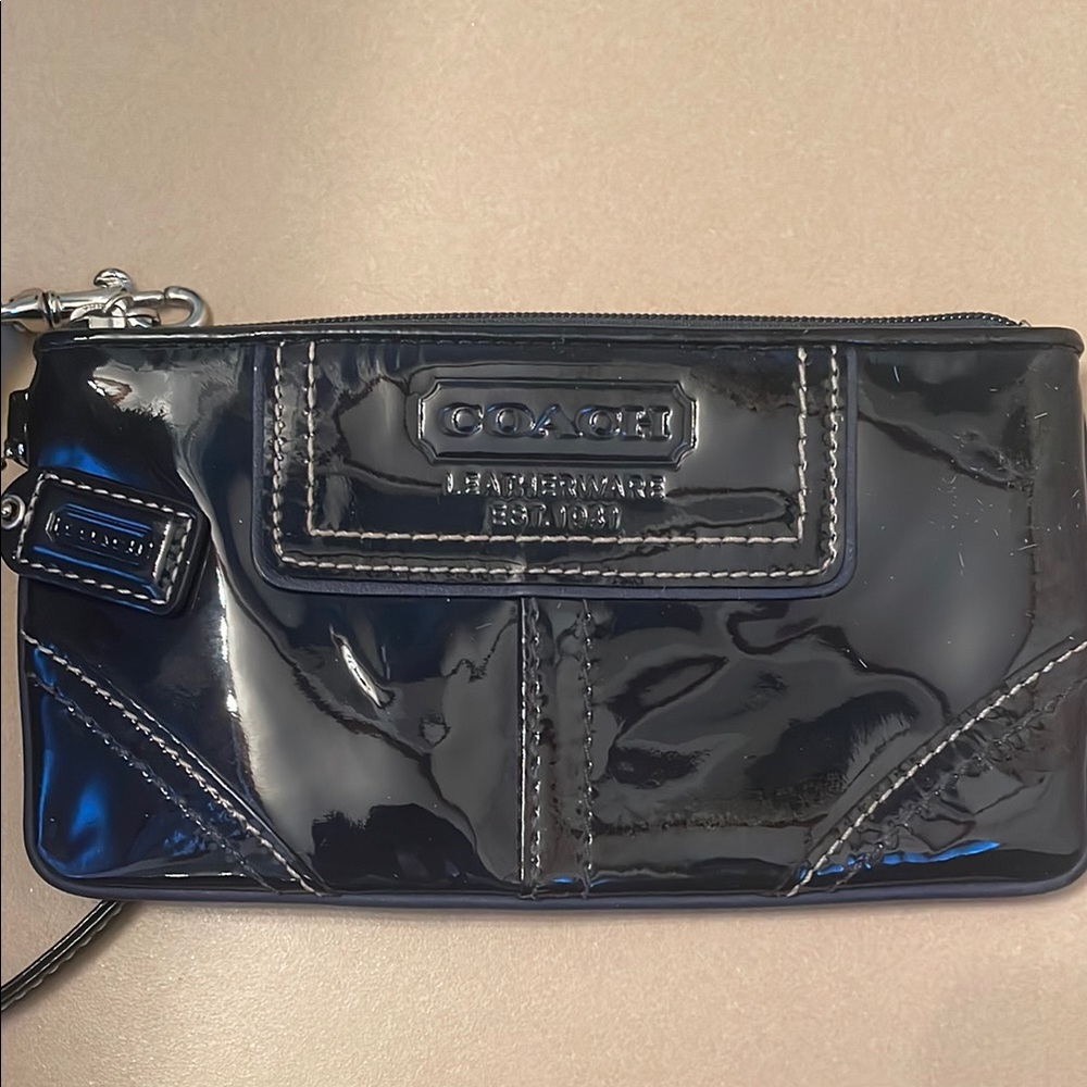 Y2K VINTAGE Coach navy blue patent leather wristlet